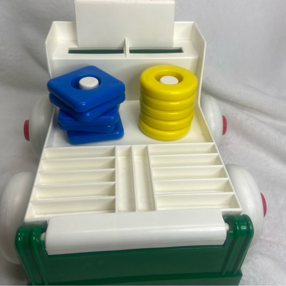 Vintage Johnson & Johnson Stack and Dump Truck Toy Made in USA 1983 & 10 shapes - Picture 5 of 8